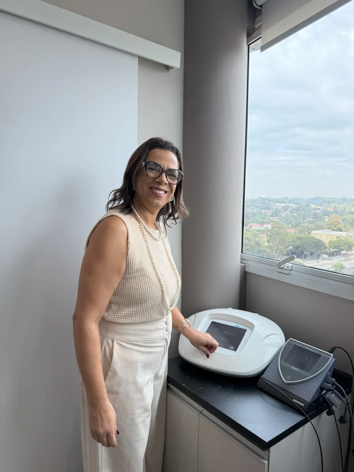 Dra. Valéria Modestto em seu consultório
